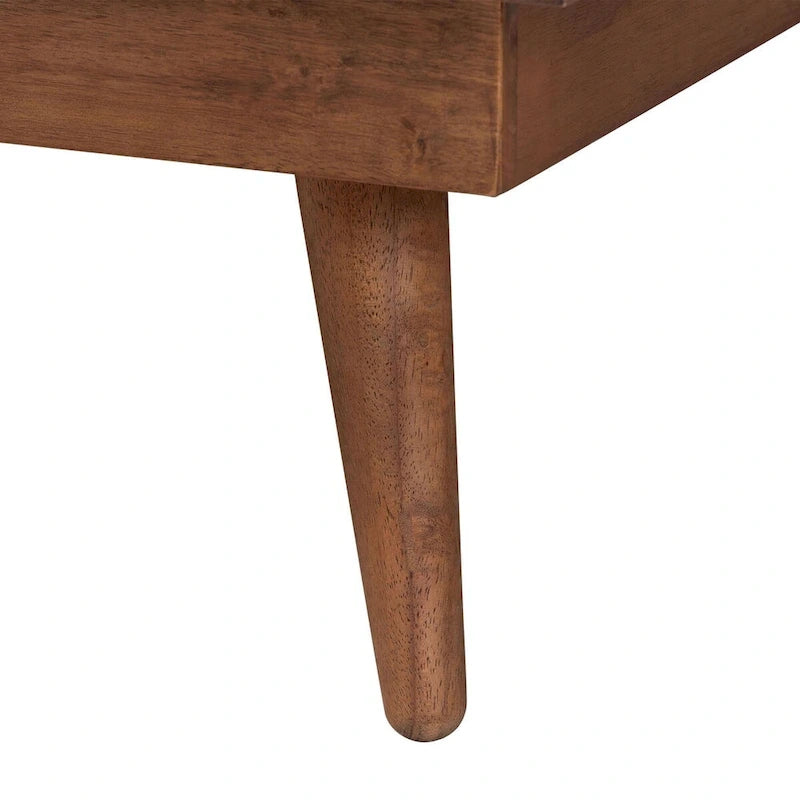 Lit plateforme moderne du milieu du siècle en tissu gris foncé et bois de noyer.